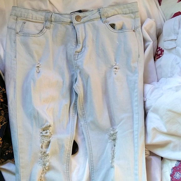 Distressed blue jeans - Picture 1 of 1